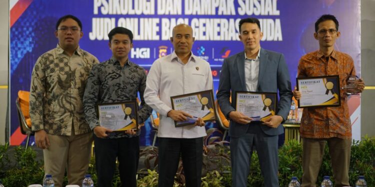 HGI dan Polda Sumbar menggelar seminar literasi digital di Padang untuk meningkatkan kesadaran generasi muda terhadap risiko dunia online.