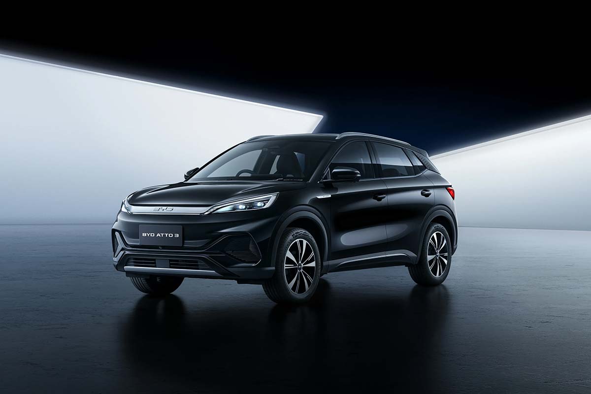 BYD Atto 3 terbaru hadir dengan teknologi flash charging ultra cepat dan desain crossover listrik yang lebih modern.