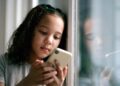 Meta mulai memakai AI untuk mendeteksi usia pengguna Facebook dan Instagram guna melindungi remaja dan menghapus akun anak di bawah 13 tahun.