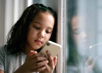 Meta mulai memakai AI untuk mendeteksi usia pengguna Facebook dan Instagram guna melindungi remaja dan menghapus akun anak di bawah 13 tahun.