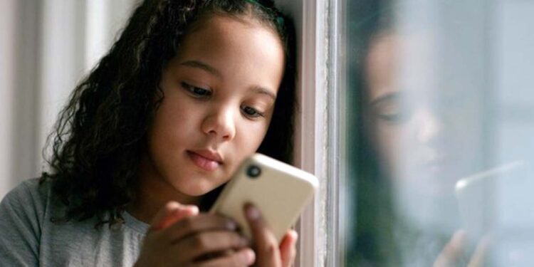 Meta mulai memakai AI untuk mendeteksi usia pengguna Facebook dan Instagram guna melindungi remaja dan menghapus akun anak di bawah 13 tahun.