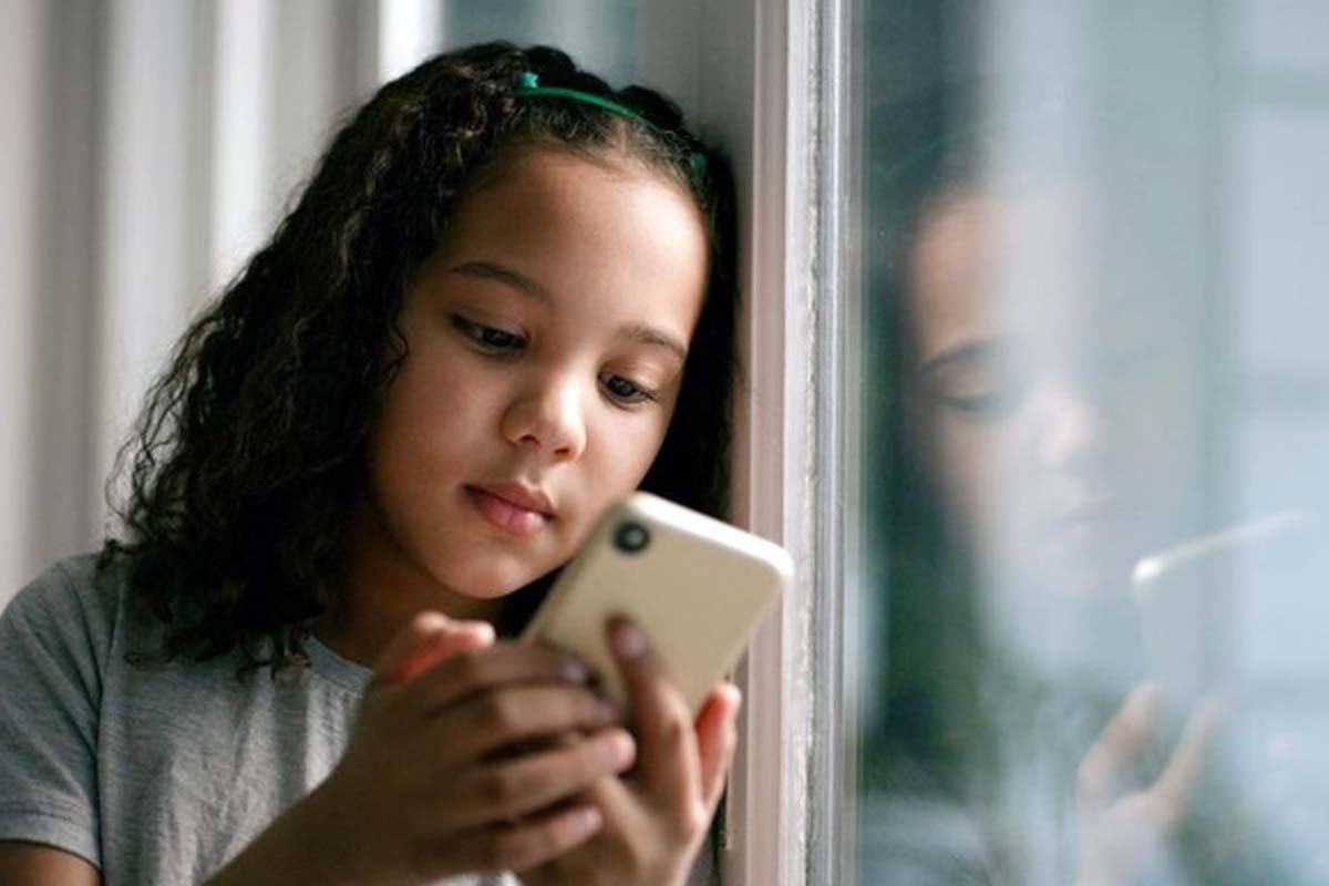 Meta mulai memakai AI untuk mendeteksi usia pengguna Facebook dan Instagram guna melindungi remaja dan menghapus akun anak di bawah 13 tahun.