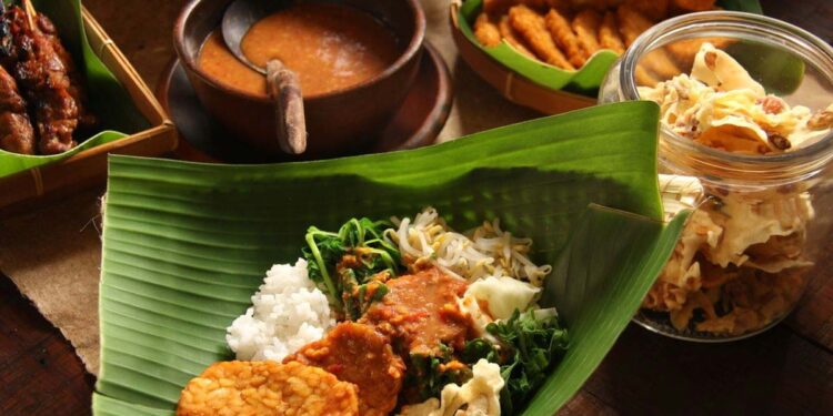 Sudah Ada Sejak Abad ke-10, Pecel Jadi Kuliner Legendaris Nusantara
