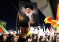 Ratusan Ribu Warga Iringi Shalat Jenazah Ali Khamenei, Iran Gelar Prosesi Pemakaman Bertahap hingga 9 Juli